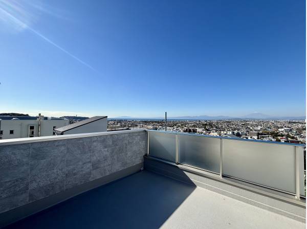 空と海を独り占め。絶景を愉しむルーフバルコニー