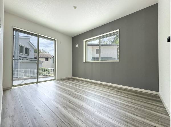 1階の居室は全て南東向きで陽当たり良好です