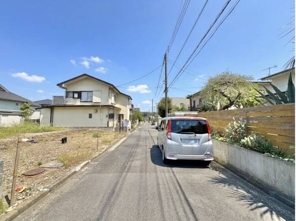 前面道路は約5m公道！車の出し入れもスムーズな開放的な整形地！