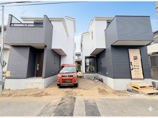 建物外観です。完成が楽しみです。左側の建物です。