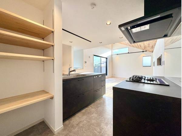 パントリーも完備です。