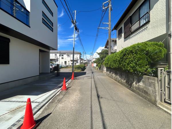前面道路になります。