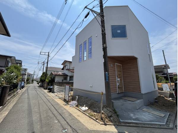 角地につき、開放感に優れ堂々と建物も見栄えします