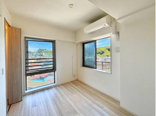 角部屋のため窓が多く風通しが良いのも特徴です