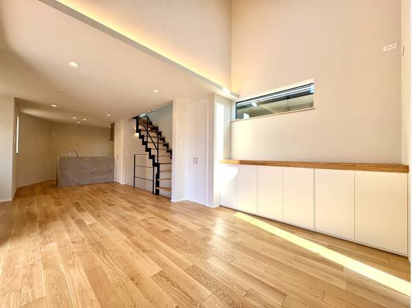 天井高で開放的なリビング