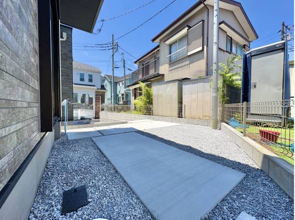 外時間の楽しみも広がる、ゆとりある敷地まわり。