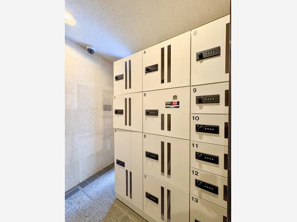 宅配BOXが完備されており外出が多い方も安心！