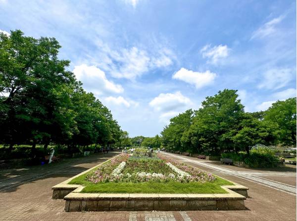 美しい植物園のある「長久保公園」まで徒歩４分(約300ｍ)