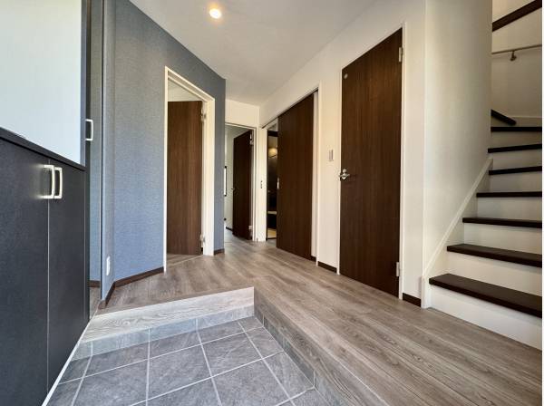 間口の広い玄関ホール