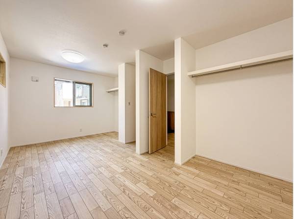 約９帖寝室は、将来簡単な工事で、２部屋へと間取り変更が可能です