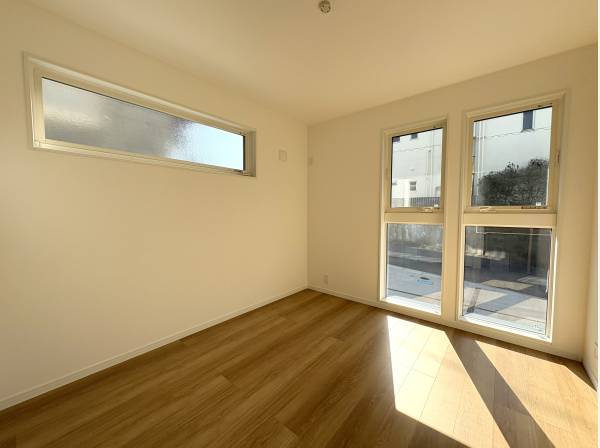 南向きのお部屋にも燦々と陽が差し込みます