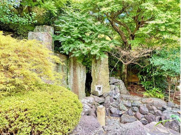 外（敷地内）には天然温泉の露天風呂もございます