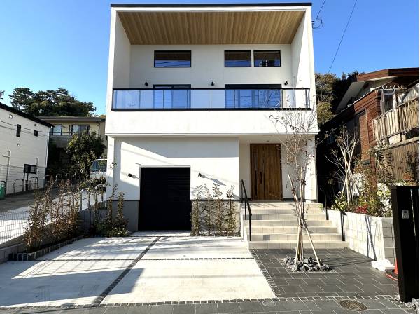 モダン外観/断熱等級5・ダクトレス全熱交換換気システムを採用