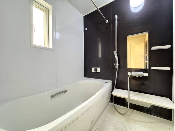 清潔感ある浴室で快適なバスタイム