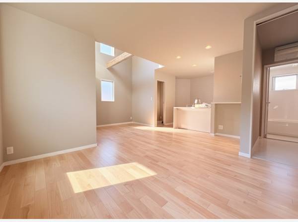 本桜無垢材を使用した暖色系の可愛らしい床