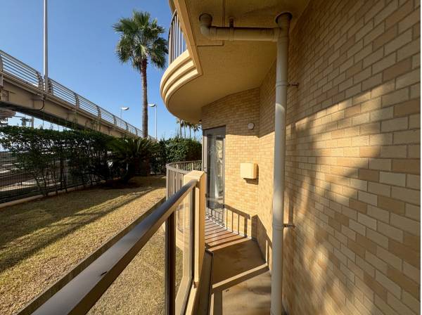 バルコニーから海風を感じることができますね！