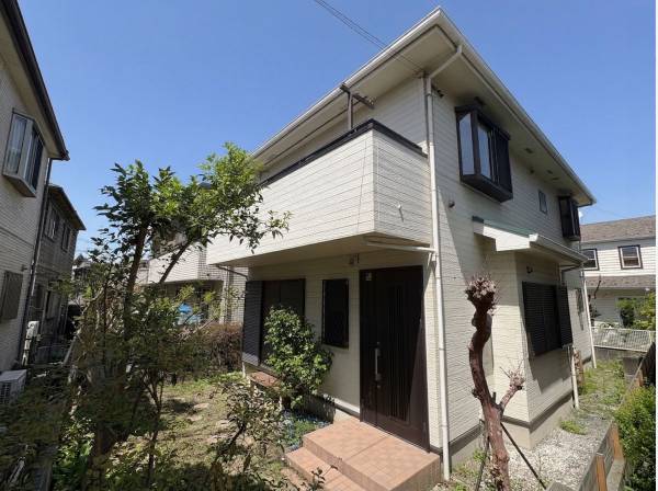 建物も延床１１１㎡とゆったりサイズの４ＬＤＫ。納戸も付いています