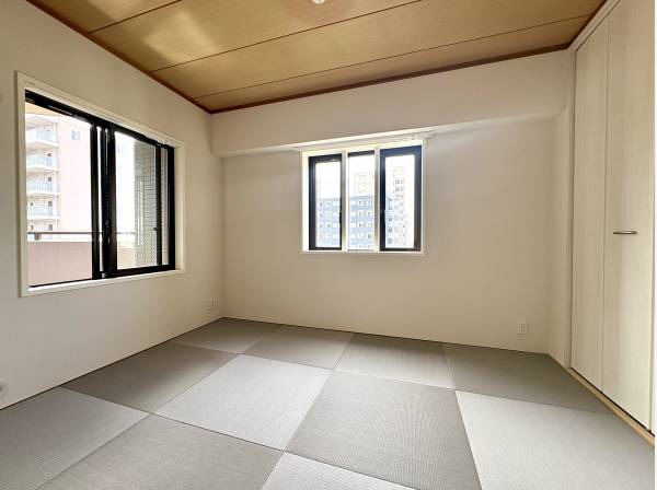 リビングに隣接する和室スペース