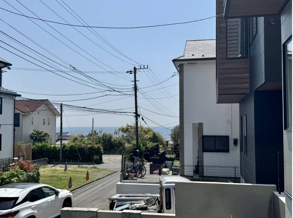 玄関レベルでも海が見えております