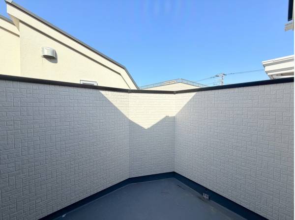 バルコニーは2ヶ所ございます