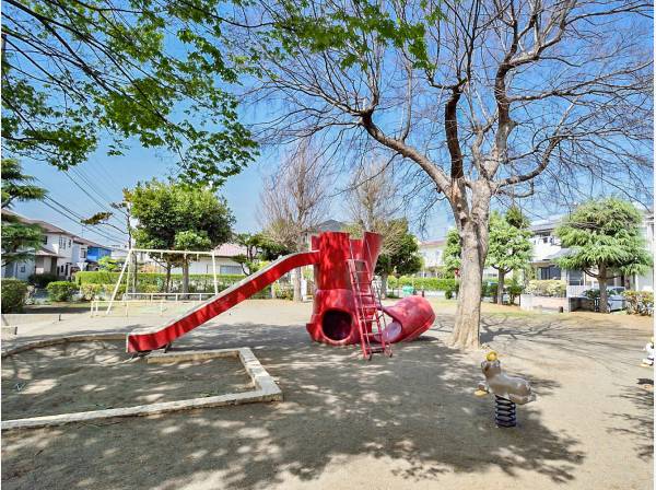 高田第二公園まで徒歩2分（約150ｍ）