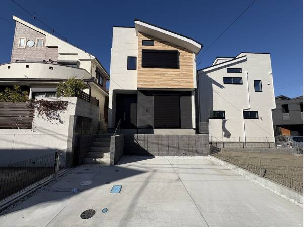 カースペース2台分、スタイリッシュな外観