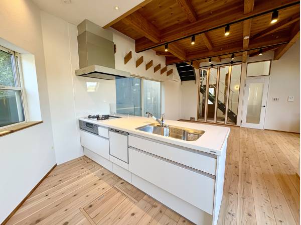 食洗器付きのシステムキッチンに新調済み！