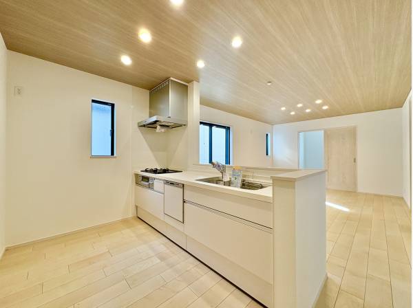 対面キッチンはお子様を安心して遊ばせながら家事ができます