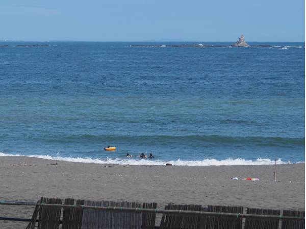 海まで250m、毎日のお散歩が日課になります。