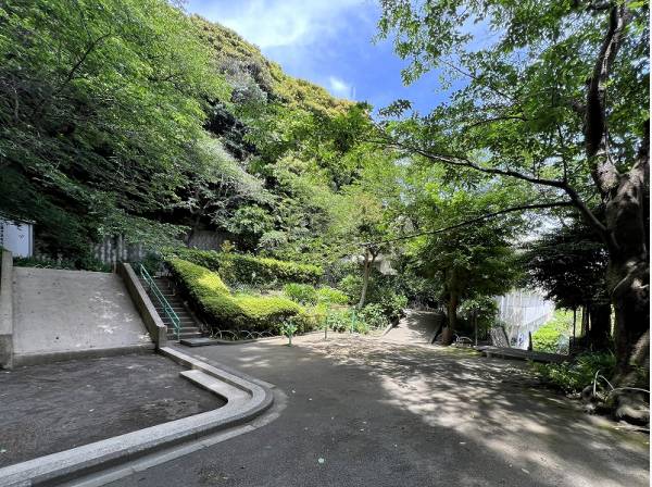 七里ガ浜あしか公園まで徒歩1分（約60m）