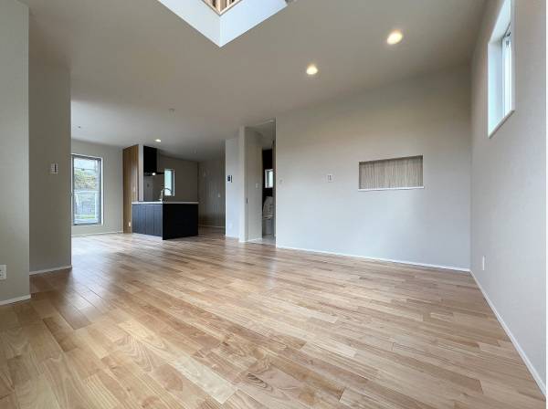 緑を感じられるLDKは伸びやかな広さが魅力