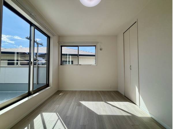 陽当たり良好な洋室