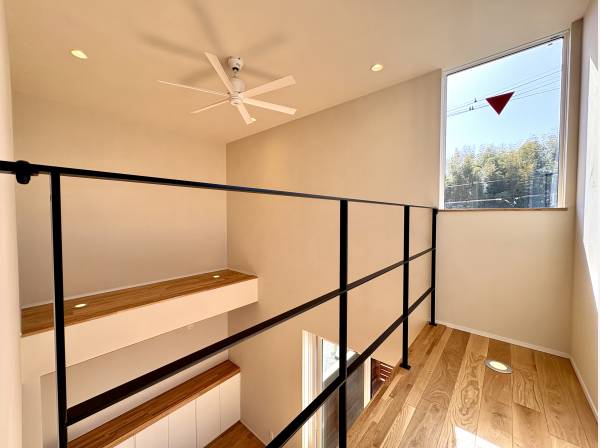 シーリングファンが優雅に回ります。