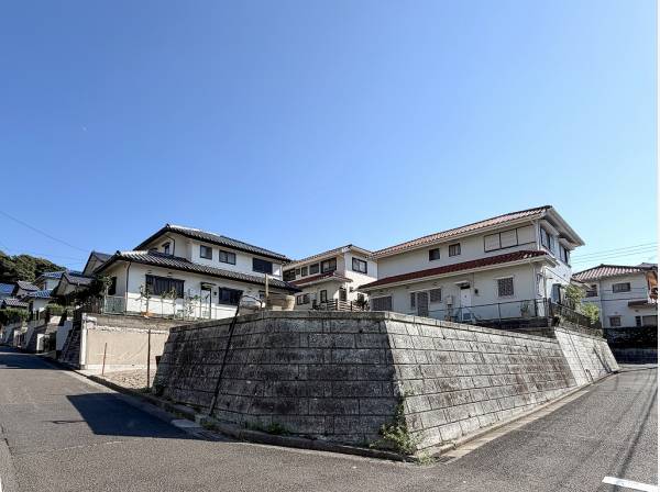 陽射しをたっぷりと浴びた角地