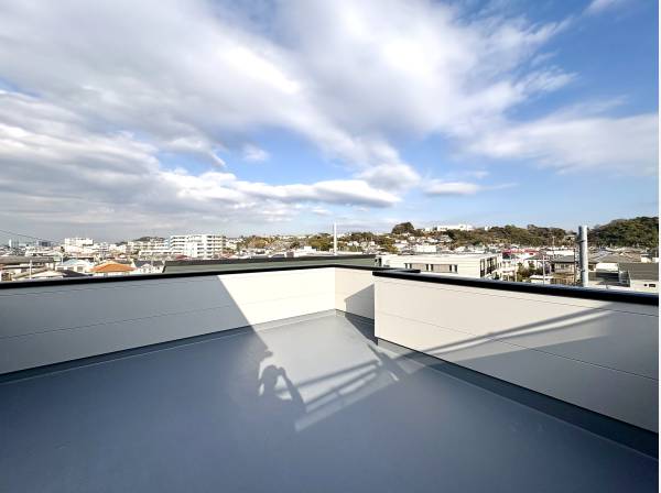 ルーフバルコニーは多目的に利用いただけます。