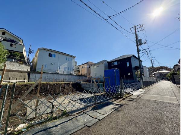 車の往来が少なく、小さなお子様のいるご家庭にも安心の立地