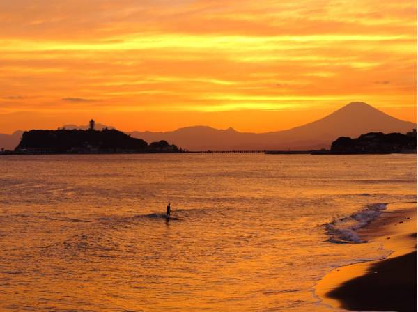 江ノ島と富士山を望む息を呑むサンセット