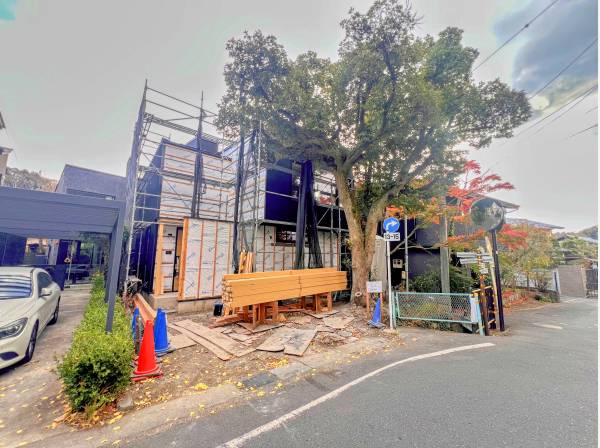 鎌倉宮のすぐ近くにたたずんでおります