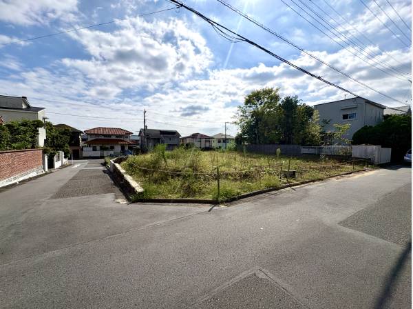全2棟の販売です。開放的な角地のロケーション