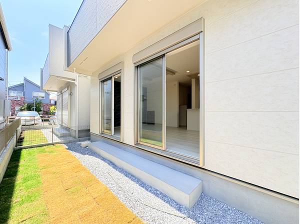 南向きのお庭もございます。