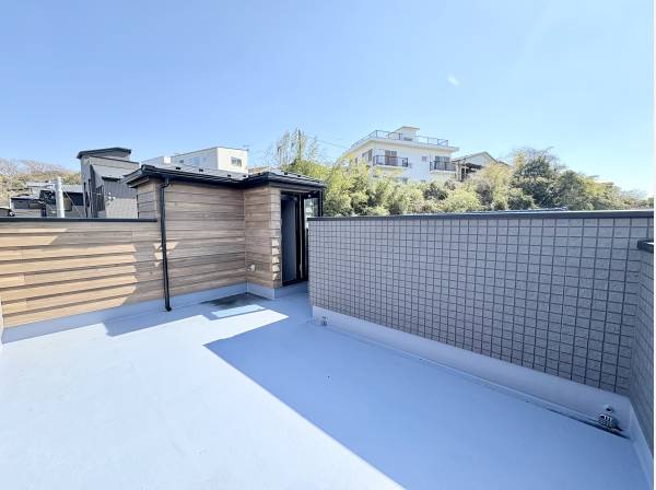 3階のルーフバルコニー。日当たり良好です