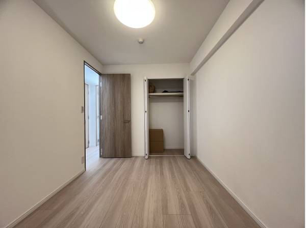 クローゼットも十分な広さございます。