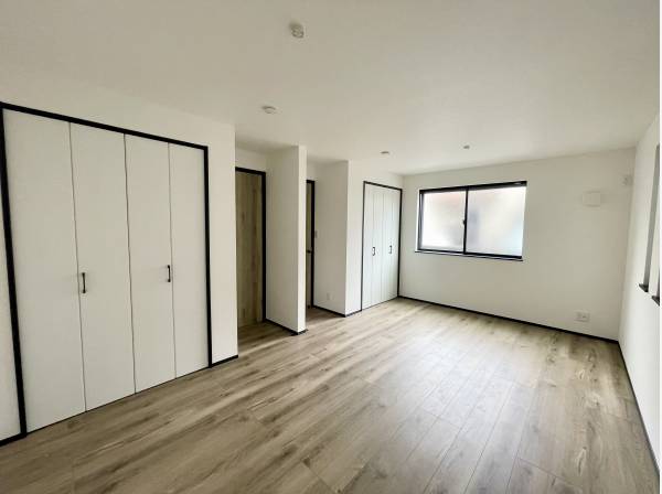 将来的に２部屋使いできる洋室