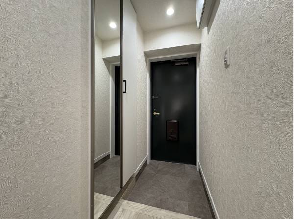 全身鏡付き玄関。身支度が捗りますね