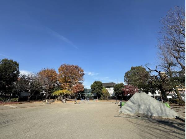 ふじ公園まで徒歩3分（約210m）