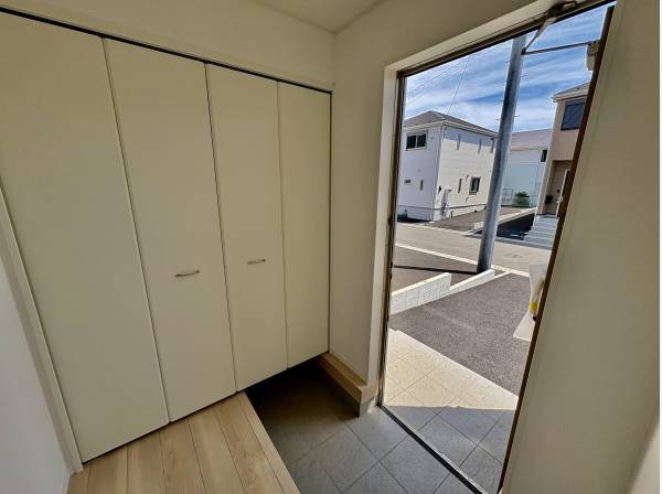 玄関のシューズクロークも広いですね。