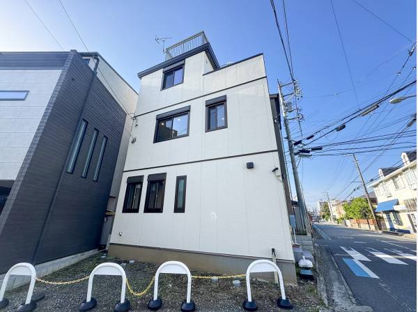 凛とした佇まいが印象的なスタイリッシュなお家