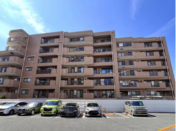 重厚感のあるタイル張りのマンション【ネオマイム逗子】