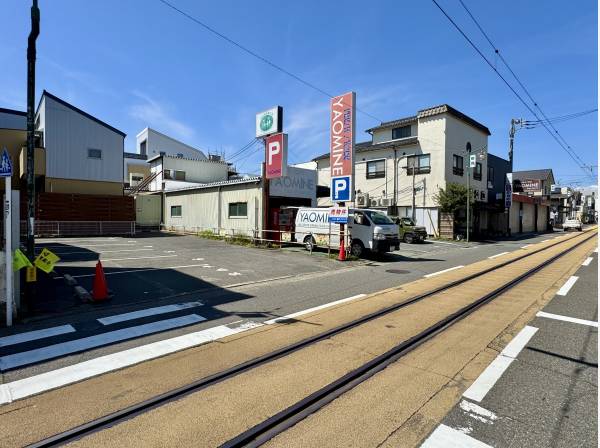 前面道路はゆとりある約9m公道です