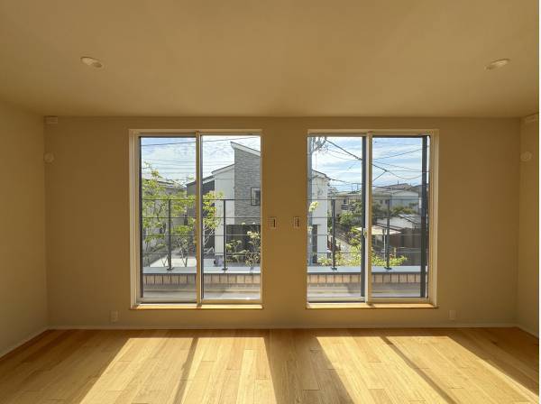 2階の寝室も明るく心地よい空間でした。